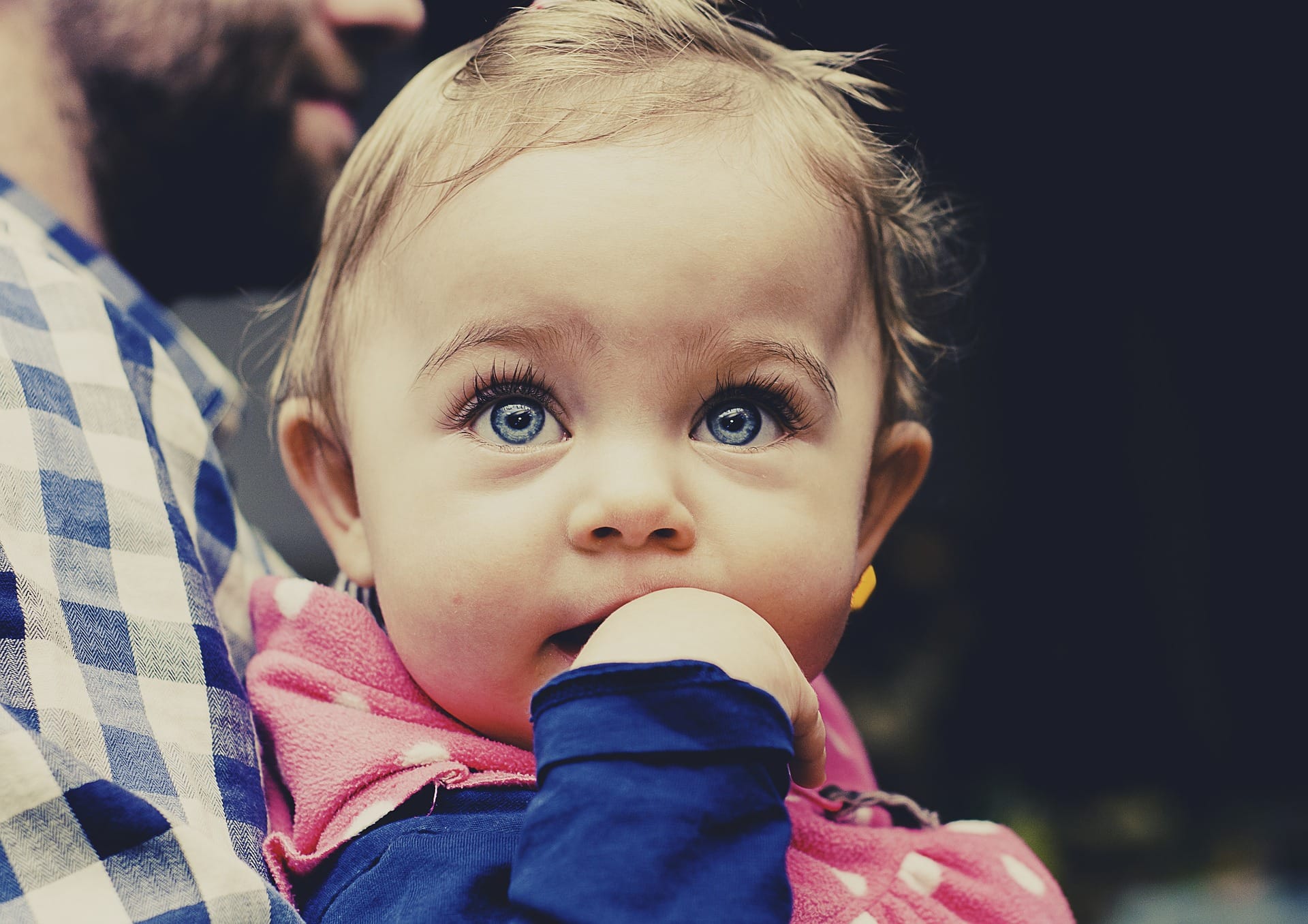 bébé yeux bleu 